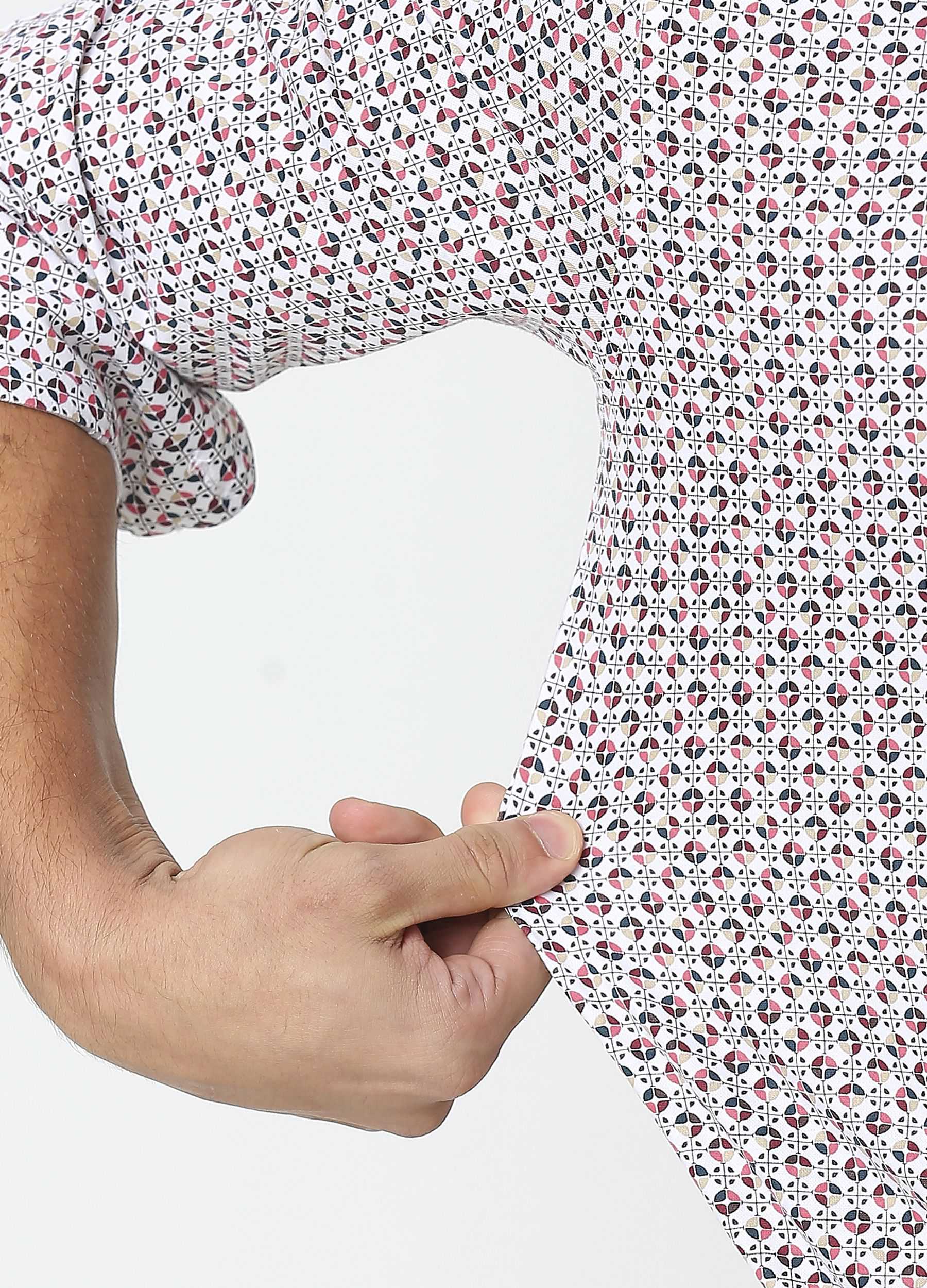 Four Quarter: Cutaway Collar Multicolour Print Knit Shirt