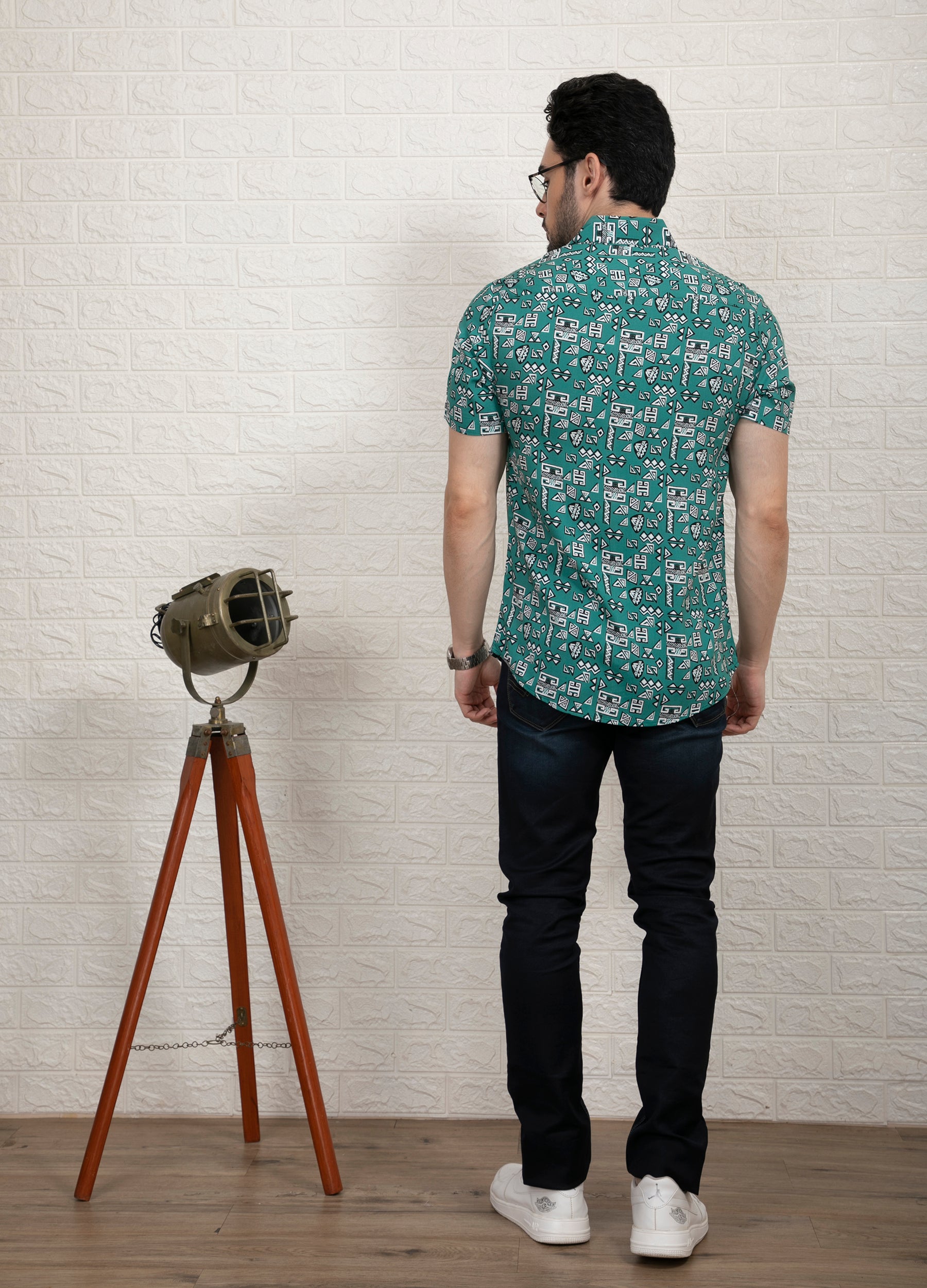 Art Urban: Flat Collar Urban Print Short Sleeves Shirt - Pine green