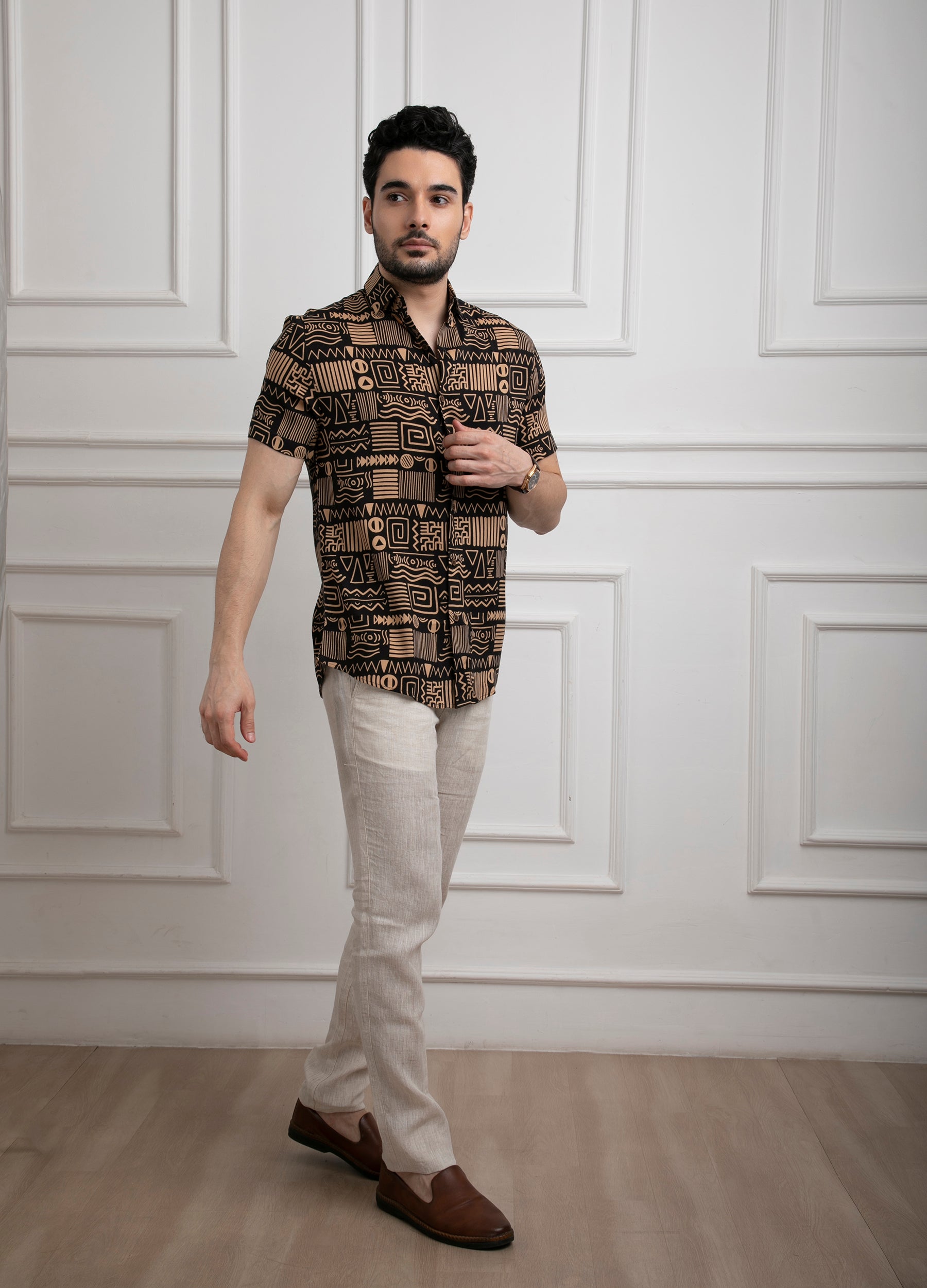 Aureus Labyrinth: Flat Collar Gentle Rayon Short Sleeves Shirt - Black